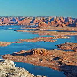 Lake Powell by Chen Su