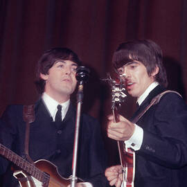 George Harrison, Paul Mccartney by Art Zelin