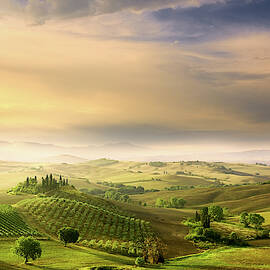 Podere Belvedere's Sunrise by Arnaud Bratkovic